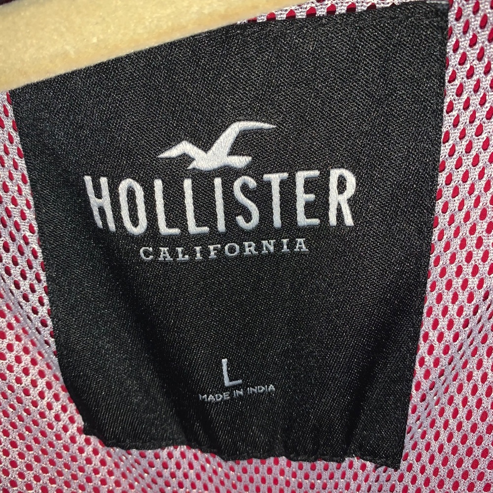 Hollister Windbreaker Size Large